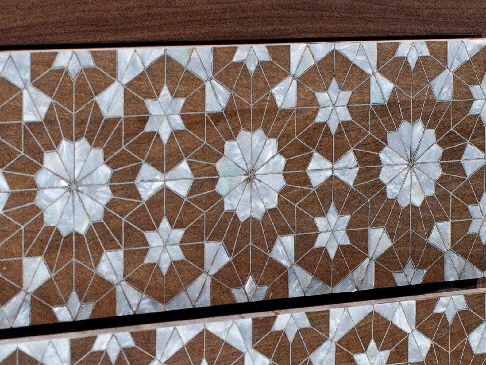 Chest of Drawers - Mother Pearl Inlay